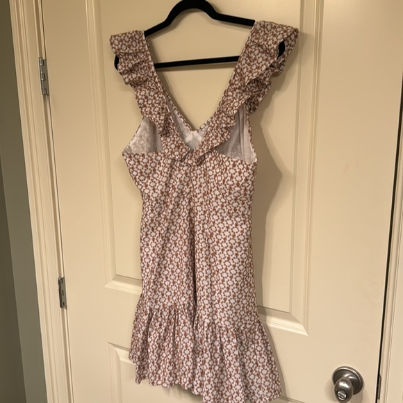 Mink Pink monochrome printed mini. Lightweight, lined, zipper back. - Picture 2 of 5